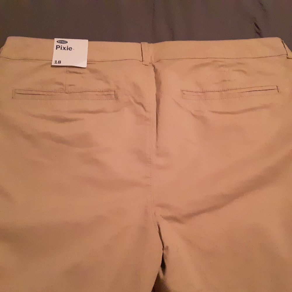 Plus size Old Navy pixie capris